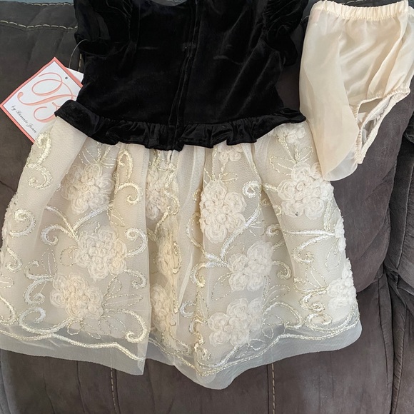 Girls dress NWT 18 months - Picture 2 of 2